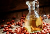 হোয়াইট হেডস দূর করুন বাদামের তেলে