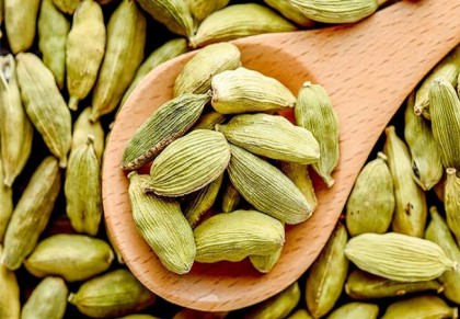 প্রতিদিন সকালে ১টি এলাচ খাওয়ার যত উপকারিতা